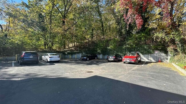 Building Photo - 64 Pine Hollow Rd