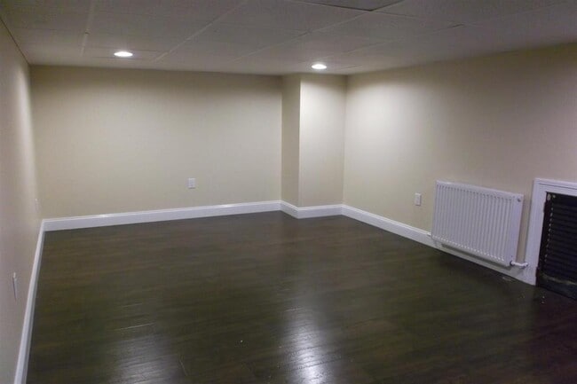 Building Photo - 52 Ferris St