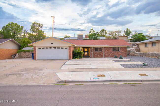 Building Photo - 637 Westview Ave