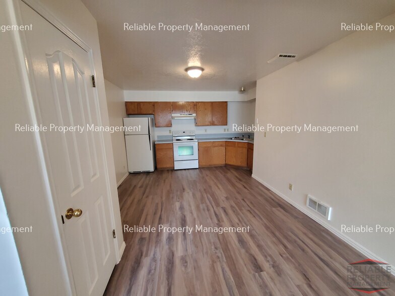 Building Photo - 2114 Meppen Dr