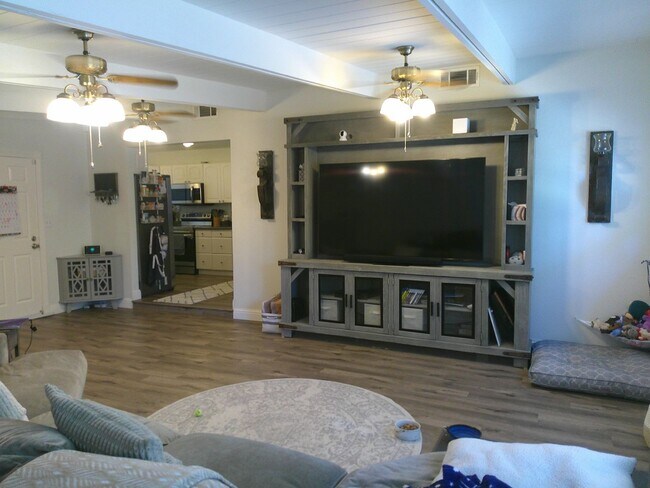 Building Photo - Must see in North Vacaville