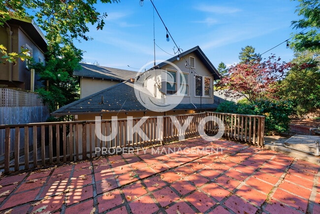 Building Photo - 860 Portal Ave