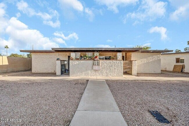 Building Photo - 1301 W 3rd St