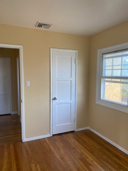 Building Photo - 10329 S Wilton Pl