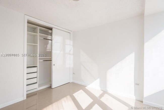 Building Photo - 7545 E Treasure Dr