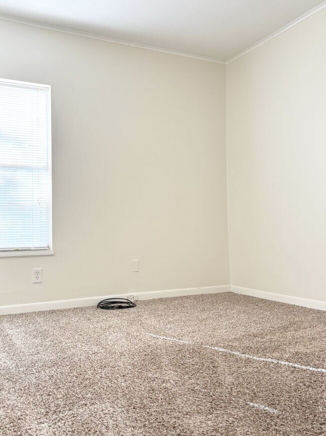 Building Photo - Alcoa 37701 - 3 bedroom 2 bath - call Jere...