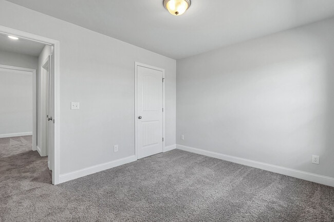 Building Photo - 201 Abercorn Dr