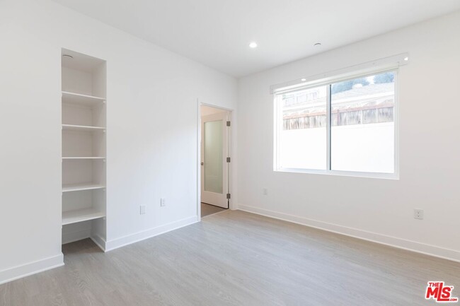 Building Photo - 843 Wilcox Ave