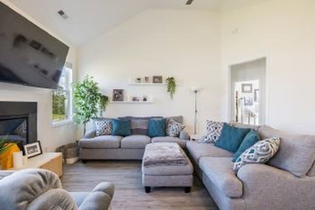 Building Photo - Creekside at Aragona Village