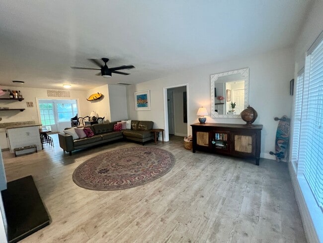 Building Photo - DUNEDIN FL LIVING 3/1 HOME
