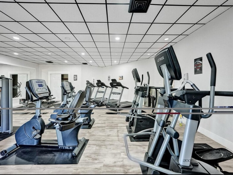 Building Photo - 950 Egret Cir