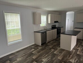 Building Photo - 3/2 Brooksville Available Now ! Apply for FREE This Holiday Season!