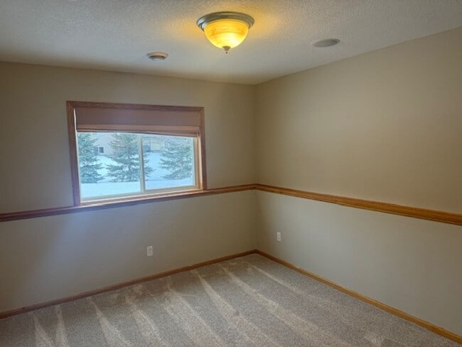 Building Photo - Gorgeous 6 Bed/3 Bath/3 Garage SFH with Screened in Porch, and Firepit in Minnetrista!