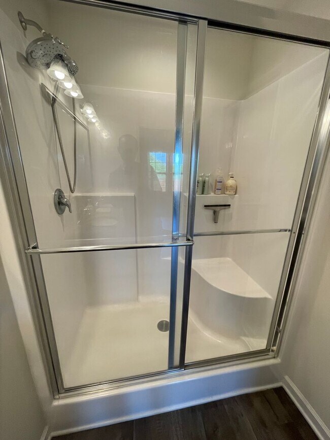 Building Photo - Lovely Three Bedroom Home in Camden and Minutes Away from I-20