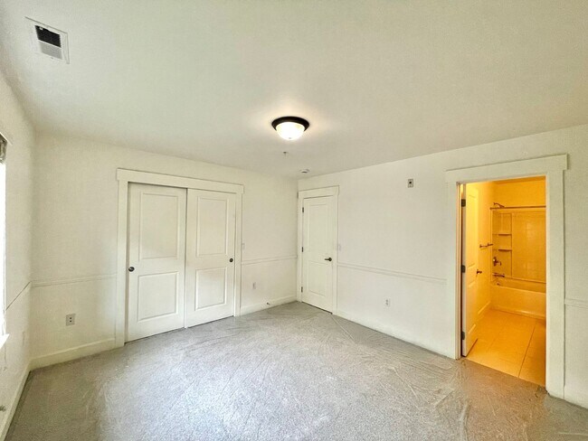 Building Photo - Great Townhome for rent