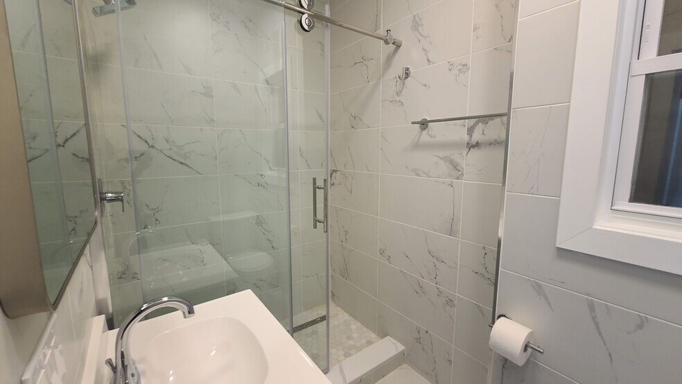 Building Photo - 113 63rd St