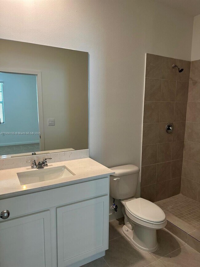 Building Photo - 815 SW 11th Wy