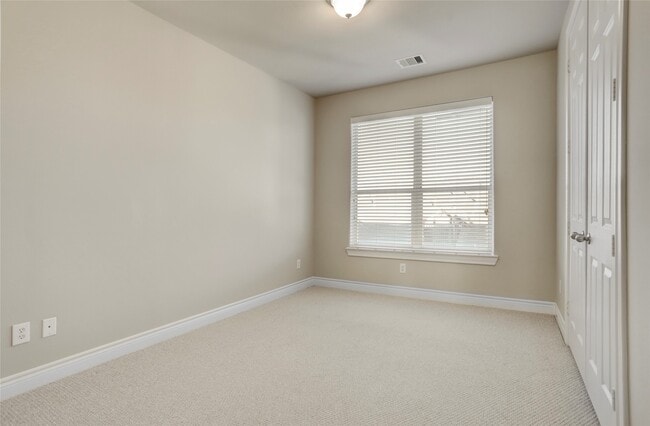Building Photo - 9133 Creekstone Lake Dr