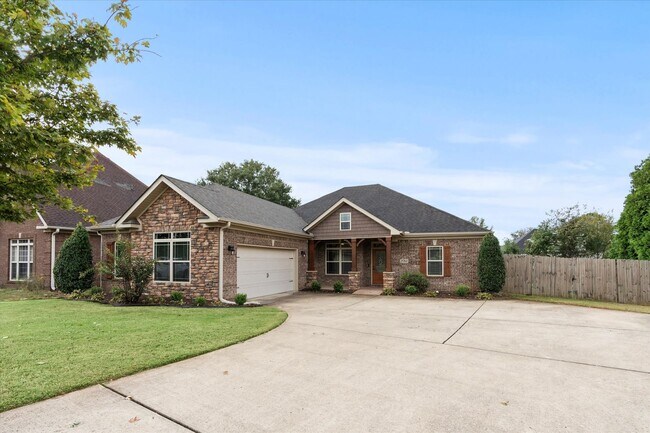 Building Photo - Fenced Yard! Storm Shelter! Conveniently l...