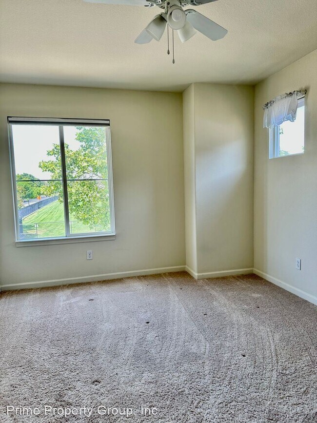 Building Photo - 3 br, 2.5 bath House - 5105 Aspen St.
