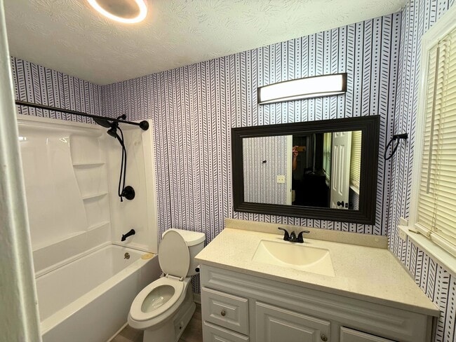 Building Photo - 107 Courtneybrook Trail