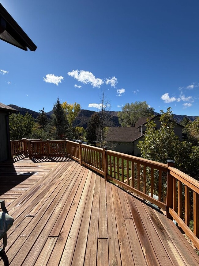 Building Photo - 3 Bedroom 2.5 Bath Home with 2 Car Garage ...
