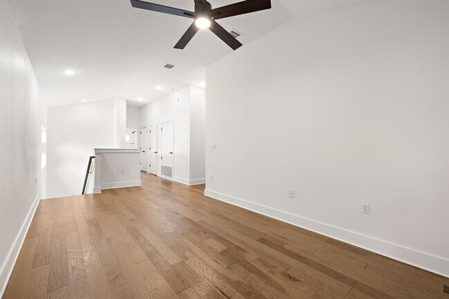 Building Photo - 4602 Mt Vernon Dr