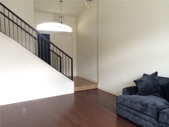 Building Photo - 2021 Nestlewood Dr