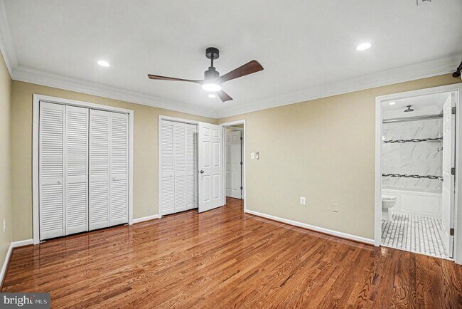 Building Photo - 16200 Edgewood Dr