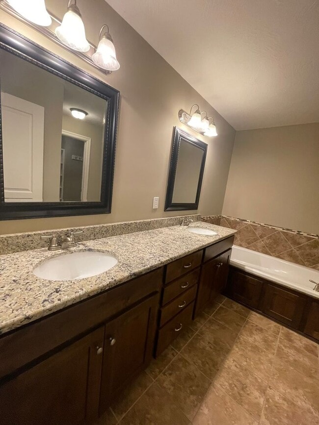 Building Photo - Beautiful 4BD in Battlefield, MO