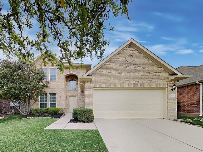 Primary Photo - 2213 Oak Cir Dr N