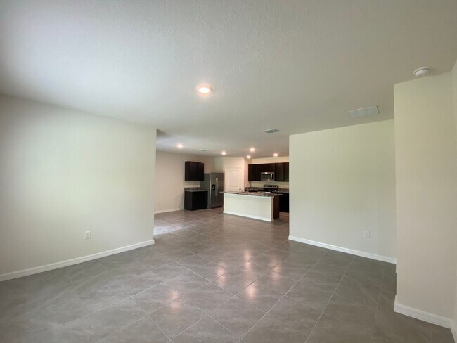Building Photo - Desirable SE Ocala Neighborhood - Lake Dia...