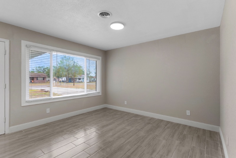 Building Photo - 815 N Hendry Ave