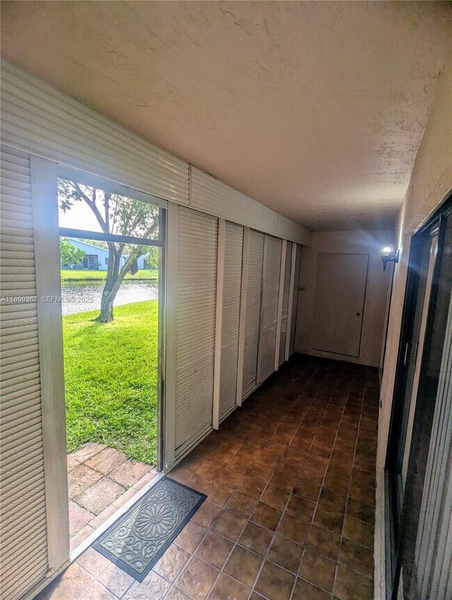 Building Photo - 448 Lakeview Dr