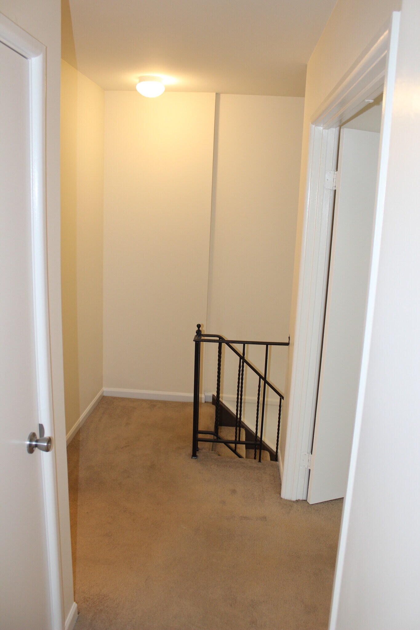 Building Photo - 10S432 Echo Ln