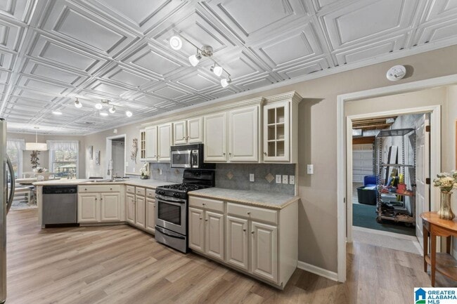 Building Photo - 20892 Sharon Dr