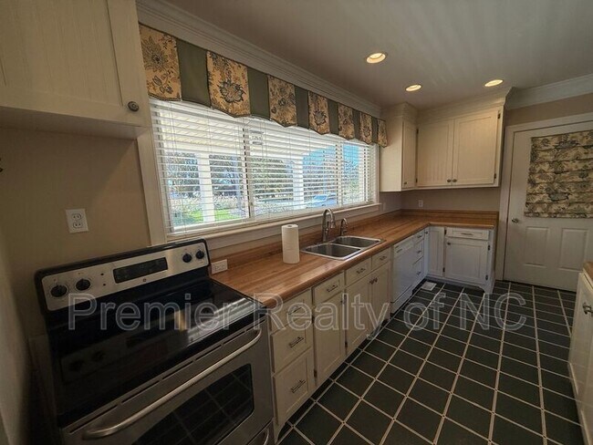 Building Photo - 292 Feezor Rd