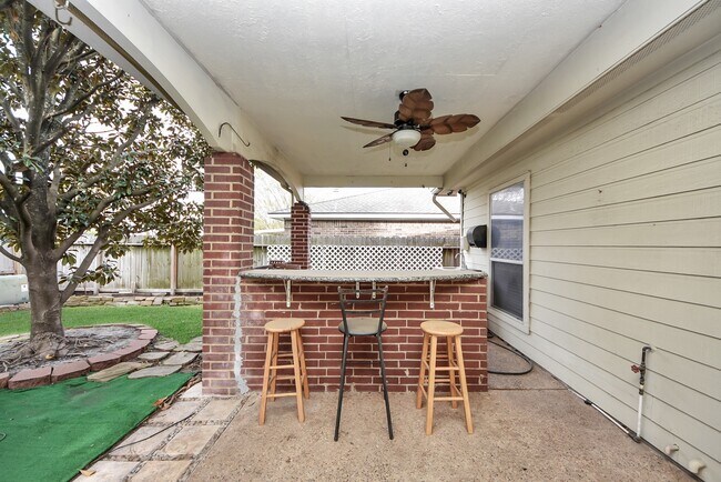 Building Photo - 18315 Brenwood Menor Dr