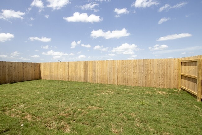 Building Photo - 876 Kickapoo Ln
