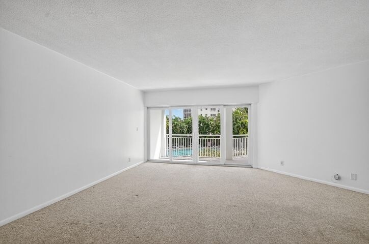 Building Photo - 1000 Lowry St