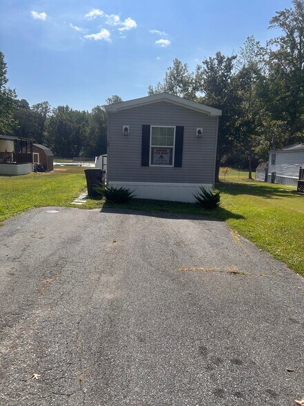 Building Photo - 28 Oak Tree Ln