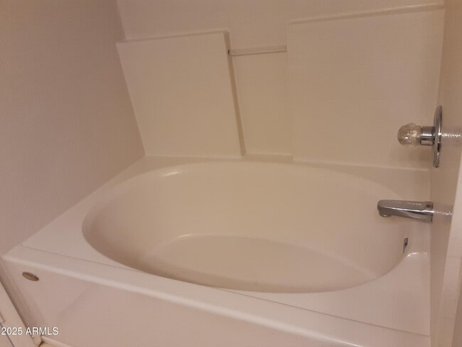 Building Photo - 1401 E Jasper Dr