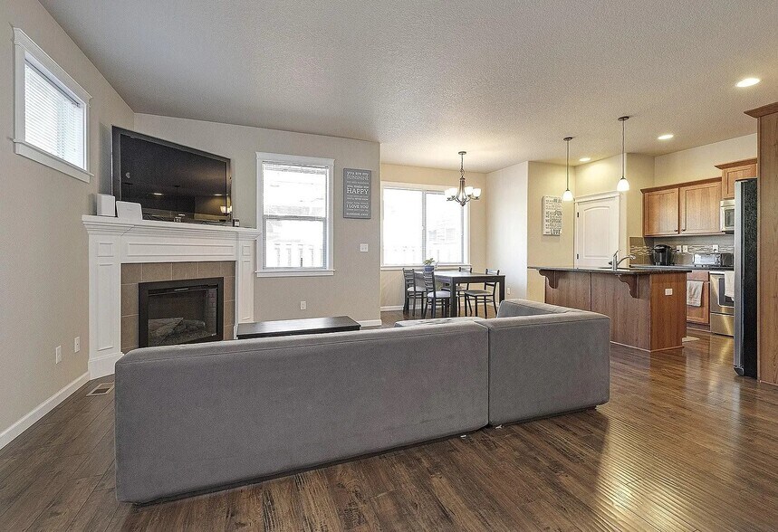 Building Photo - 2733 25th Ave