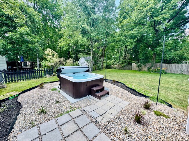 Building Photo - 676 Treeside Dr