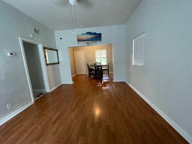 Building Photo - 5273 Pennant Dr