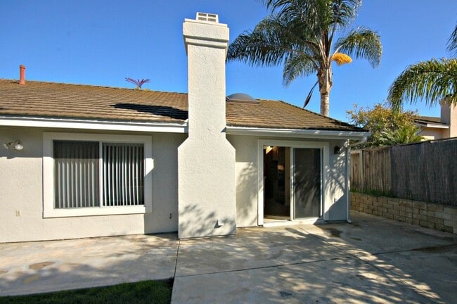 Building Photo - Spacious 4BR/2.5BA Single Level Home in Oc...