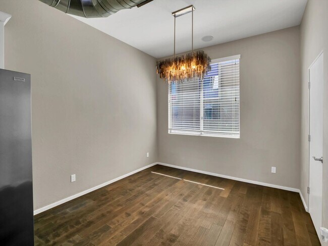 Building Photo - Beautiful Property with Contemporary Flair
