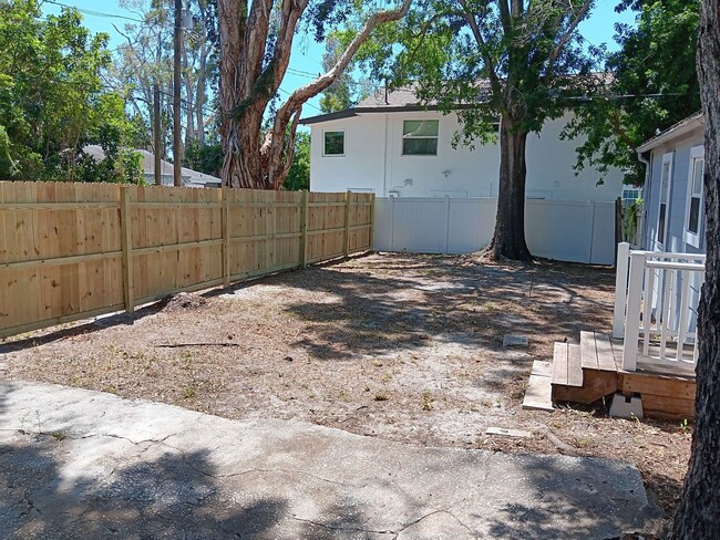 Building Photo - 2/1 home for rent - Come see before it is ...
