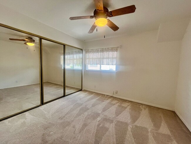 Building Photo - 2 Bedroom/2.5 Bath Townhome! Close to Majo...