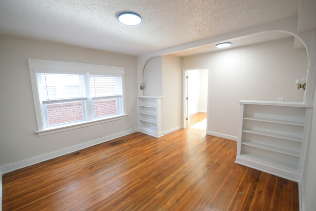 Building Photo - 720 W 38th St